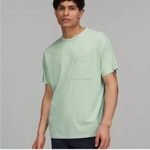 Lululemon men’s green pocket T-shirt